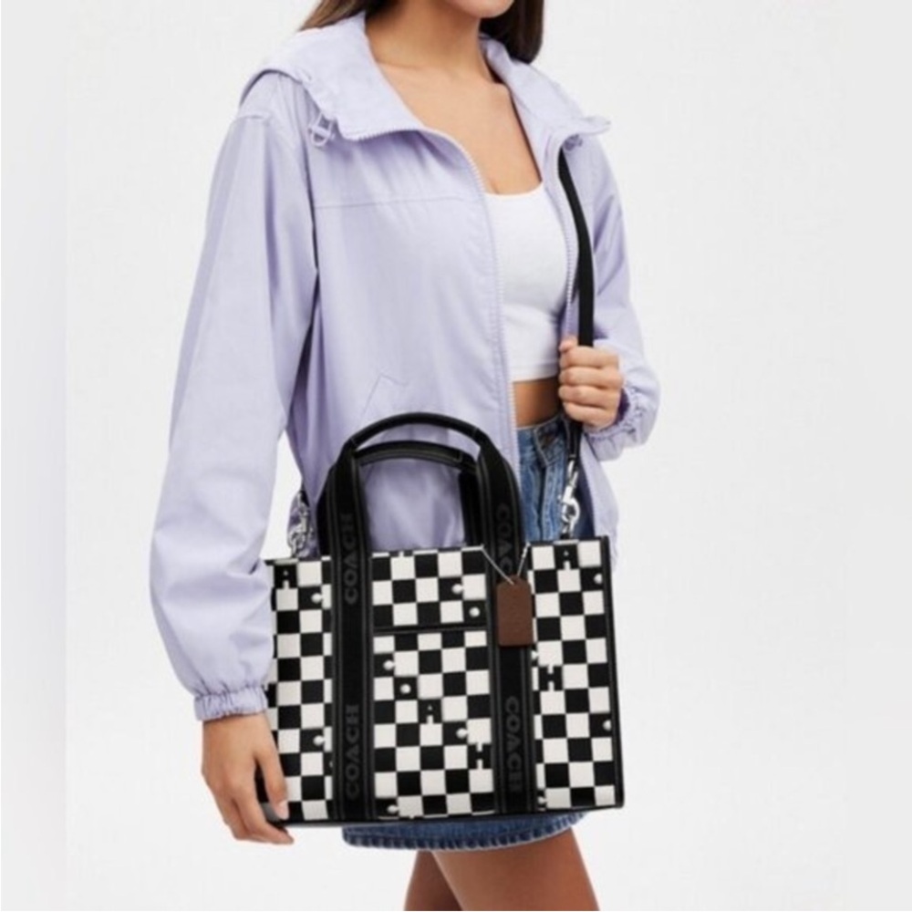 🖤🤍BNWT Coach Black and White Checkered Tote! Also Comes with Dust Bag! 🤍🖤